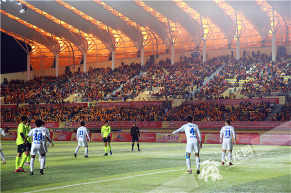 体育游戏-败北首场状态出色，勇士观众沸腾！，哈兰德重返赛场赢得满堂喝彩-体育游戏